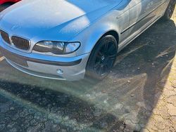 Silber Gebraucht 2003 BMW 320 Kombi | 1.500 €