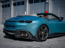 Blau Neu 2025 Ferrari Roma Coupé | 359.900 €