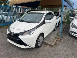 Weiß Gebraucht 2017 Toyota Aygo X-play Kleinwagen | 5.990 € (Guter Preis)