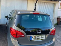 Grau Gebraucht 2010 Opel Meriva Van / Kleinbus | 5.850 € (Fairer Preis)