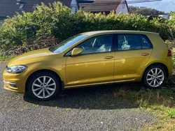 Gelb Gebraucht 2017 VW Golf VII Comfortline Limousine | 14.680 € (Guter Preis)