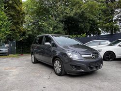 Grau Gebraucht 2010 Opel Zafira Van / Kleinbus | 4.950 € (Teuer)