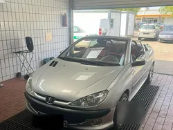 Grau Gebraucht 2002 Peugeot 206 CC Cabrio | 3.290 € (Teuer)