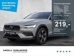 Grau Gebraucht 2023 Volvo V60 CC Plus Kombi | 35.750 € (Guter Preis)