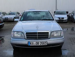 Silber Gebraucht 1993 Mercedes C180 Limousine | 1.899 €