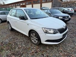 Weiß Gebraucht 2015 Skoda Fabia Ambition Limousine | 4.400 € (Guter Preis)