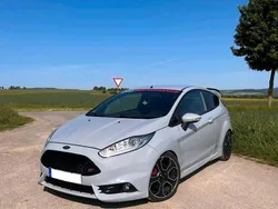 Grau Gebraucht 2016 Ford Fiesta ST200 Kleinwagen | 12.500 €