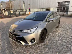 Grau Gebraucht 2018 Toyota Avensis Sol Kombi | 12.000 € (Fairer Preis)