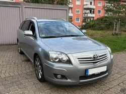Grau Gebraucht 2007 Toyota Avensis Kombi | 2.300 € (Etwas zu teuer)