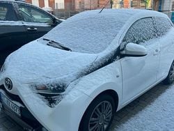 Weiß Gebraucht 2021 Toyota Aygo Team Kleinwagen | 9.990 € (Guter Preis)