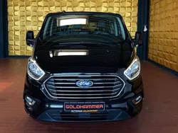 Schwarz Gebraucht 2019 Ford Tourneo Custom Van / Kleinbus | 28.999 € (Fairer Preis)