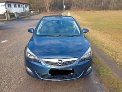 Blau Gebraucht 2010 Opel Astra Kleinwagen | 6.300 € (Fairer Preis)