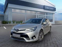 Platinsilber metallic Gebraucht 2017 Toyota Avensis Basis Kombi | 14.930 € (Etwas zu teuer)