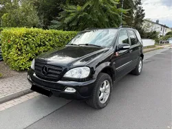 Schwarz Gebraucht 2002 Mercedes ML400 SUV | 3.800 €