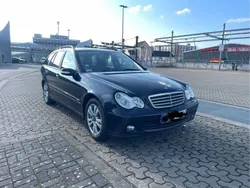 Blau Gebraucht 2005 Mercedes C220 Classic Limousine | 2.400 € (Fairer Preis)