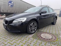 Schwarz Gebraucht 2019 Volvo V40 Momentum Limousine | 14.980 € (Fairer Preis)