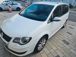 Weiß Gebraucht 2009 VW Touran Trendline Van / Kleinbus | 2.850 € (Guter Preis)