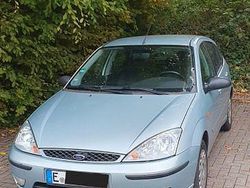 Grün Gebraucht 2003 Ford Focus Ghia Limousine | 800 € (Superpreis)