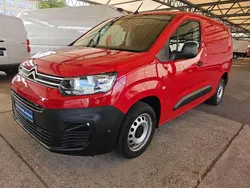 Rot Gebraucht 2021 Citroën Berlingo Van / Kleinbus | 15.899 € (Guter Preis)