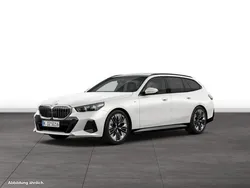 Alpinweiss Gebraucht 2024 BMW 520 Comfort Edition Limousine | 53.744 € (Guter Preis)
