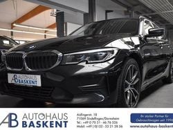 Schwarz Gebraucht 2021 BMW 330 Advantage Kombi | 28.490 € (Fairer Preis)