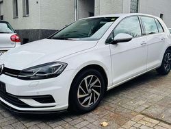 Pure white Gebraucht 2020 VW Golf VIII Trendline Kleinwagen | 13.200 €