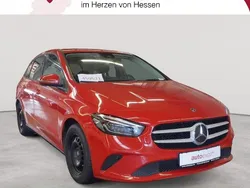 Rot Gebraucht 2019 Mercedes B200 Van / Kleinbus | 15.089 € (Guter Preis)