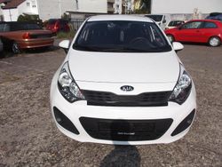 Weiß Gebraucht 2014 Kia Rio Kleinwagen | 4.850 €