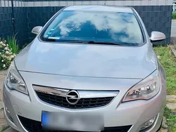 Silber Gebraucht 2011 Opel Astra Kleinwagen | 4.000 € (Fairer Preis)