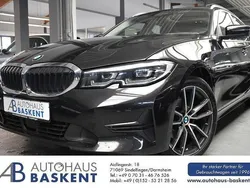 Schwarz Gebraucht 2021 BMW 320 Advantage Kombi | 22.980 € (Fairer Preis)