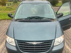 Grau Gebraucht 2005 Chrysler Grand Voyager Van / Kleinbus | 3.490 € (Fairer Preis)