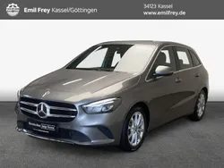 Mountaingrau met. Gebraucht 2019 Mercedes B180 Progressive Van / Kleinbus | 22.300 € (Guter Preis)