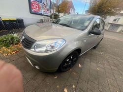Grau Gebraucht 2009 Dacia Sandero Basis Kleinwagen | 1.900 €