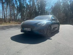 Blau Gebraucht 2019 Ford Focus ST-Line Limousine | 16.900 € (Fairer Preis)