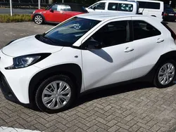 Weiß Gebraucht 2023 Toyota Aygo Kleinwagen | 13.990 € (Guter Preis)