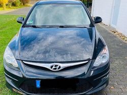 Schwarz Gebraucht 2011 Hyundai i30 Edition+ Limousine | 6.300 € (Teuer)