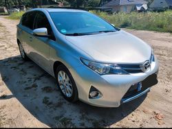 Silber Gebraucht 2013 Toyota Auris Limousine | 7.100 € (Fairer Preis)