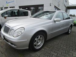 Silber metallic Gebraucht 2004 Mercedes E240 Classic Limousine | 6.985 € (Fairer Preis)