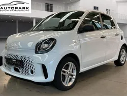 Weiß Gebraucht 2021 Smart ForFour Electric Drive Limousine | 8.490 € (Guter Preis)