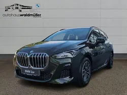 Grün Neu 2025 BMW 218 Active Tourer M Sport Van / Kleinbus | 39.887 € (Fairer Preis)