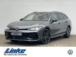Diabasgrau metallic Gebraucht 2024 VW Passat R-line Kombi | 59.490 €