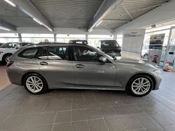Skyscraper grau Gebraucht 2022 BMW 318 Kombi | 28.300 € (Fairer Preis)