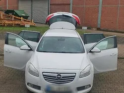 Weiß Gebraucht 2010 Opel Insignia Sport Kombi | 3.800 €