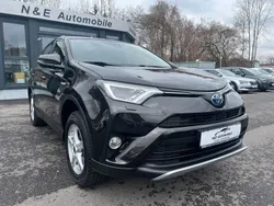 Braun Gebraucht 2017 Toyota RAV4 Hybrid Edition-S SUV | 20.990 € (Fairer Preis)