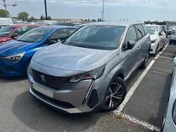 Grau Gebraucht 2022 Peugeot 5008 Allure Van / Kleinbus | 27.013 € (Fairer Preis)
