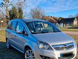 Silber Gebraucht 2010 Opel Zafira Van / Kleinbus | 5.450 € (Teuer)