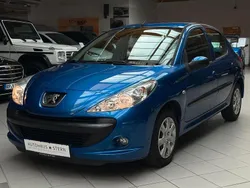 Blau Gebraucht 2011 Peugeot 206+ Kleinwagen | 3.990 € (Teuer)