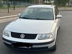 Silber Gebraucht 2000 VW Passat Kombi | 900 € (Guter Preis)