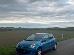 Blau Gebraucht 2006 Renault Clio III Kleinwagen | 2.000 € (Etwas zu teuer)