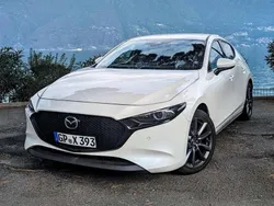 Weiß Gebraucht 2020 Mazda 3 Exceed Limousine | 18.800 € (Guter Preis)